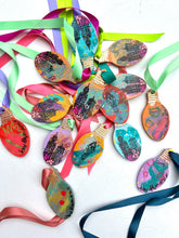 Load image into Gallery viewer, Plaza Light Bulb Ornament