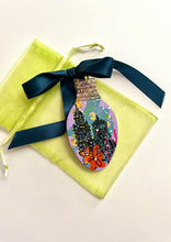 Load image into Gallery viewer, Plaza Light Bulb Ornament