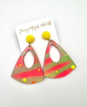 Load image into Gallery viewer, Earrings: #18
