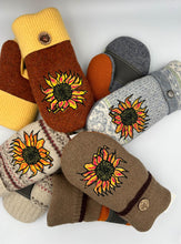 Load image into Gallery viewer, Oatmeal Colored Sunflower Mittens
